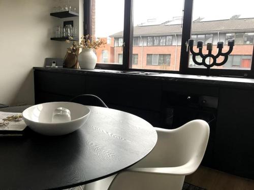 Near Amsterdam and airport, 90m2, breakfast!