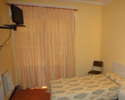 Single Room with Shared Bathroom