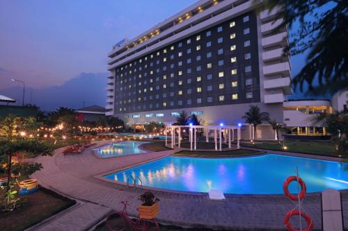 プール, ASTON Cirebon Hotel and Convention Center in チルボン