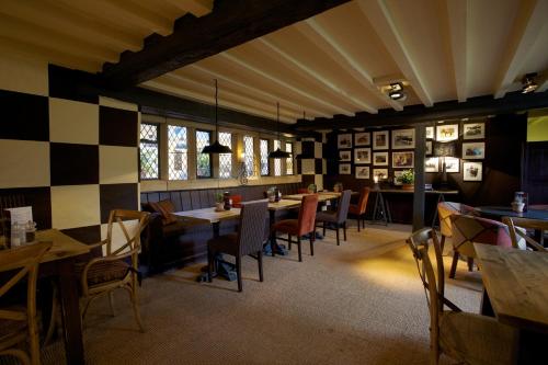 The Broadway Hotel - image 11