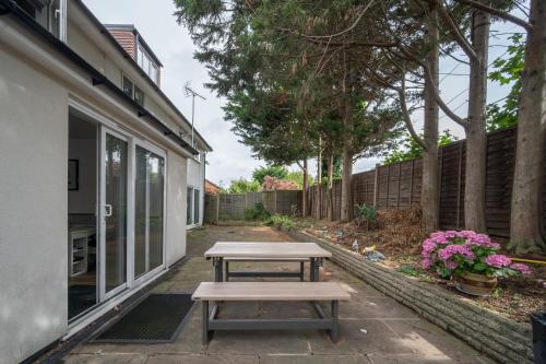 Giardino, Flexistay Aparthotel Sutton in Croydon