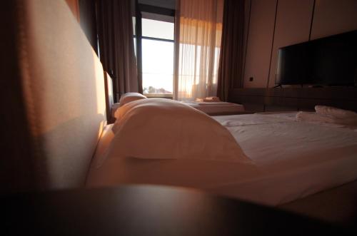 2 twin beds