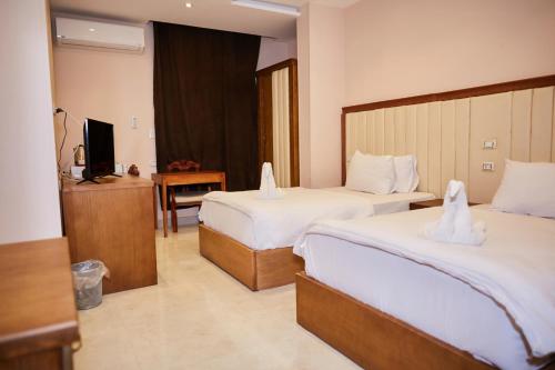 Grand Pyramid View Hotel - image 3
