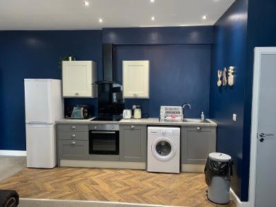Apartments on Albert Road with free parking - image 4