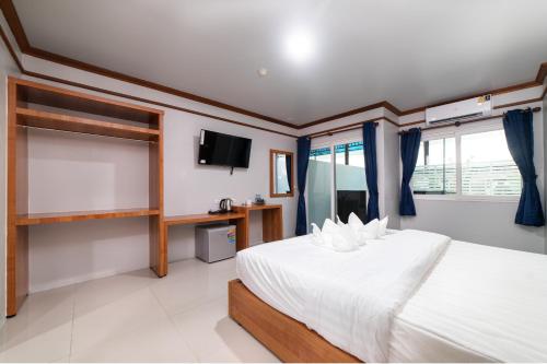 GP House Phuket Patong Beach Room Type - Deluxe Double Room with Balcony
