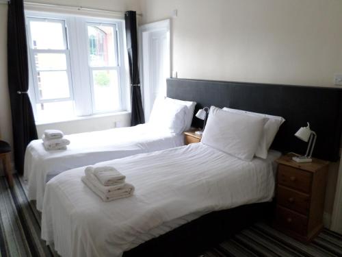 Twin Room image 2