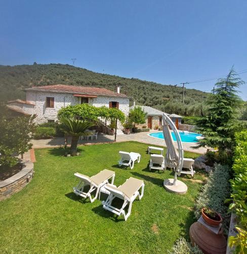 Hotelli välisilme, The Cocoon and olives Hut in Koropi