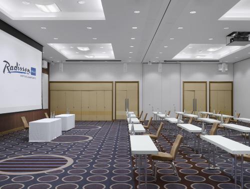 Radisson Blu Waterfront Hotel Jersey - image 3