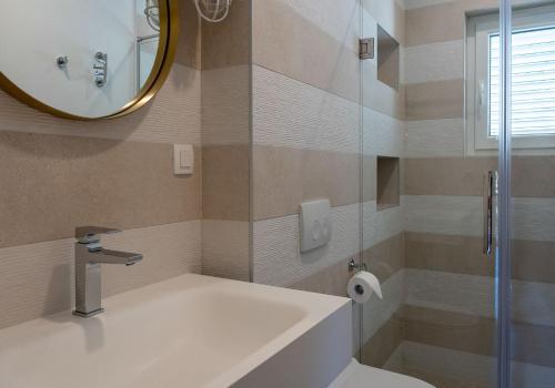 Villa Sea La Vie Seafront Location 4 Bedrooms Sea Access - image 4