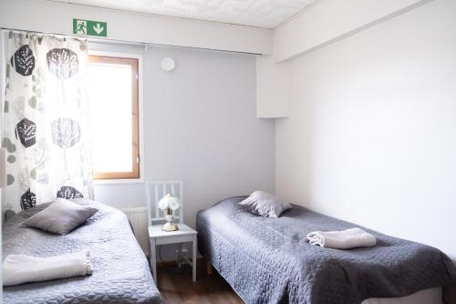 2 twin beds