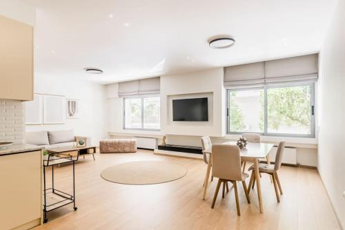 Ritzy 2BR Apartment in the Heart of Kolonaki by UPSTREET, Athens