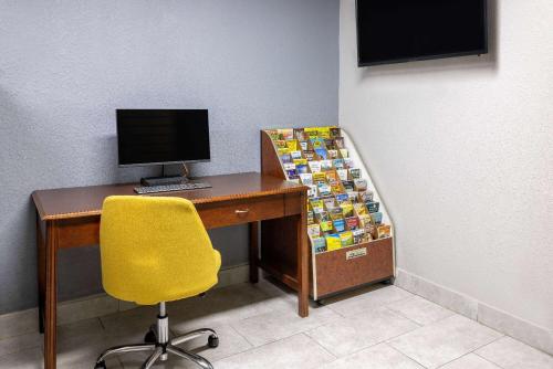 Days Inn by Wyndham Winchester - image 10