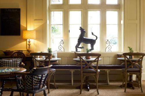 酒吧/高級酒吧, 野兔和獵犬酒店 (The Hare & Hounds Hotel) in 迪德馬頓