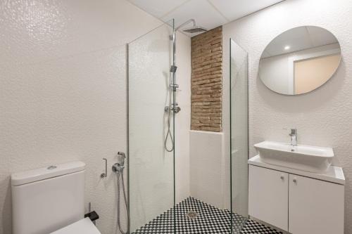 One-Bedroom Apartment image 1