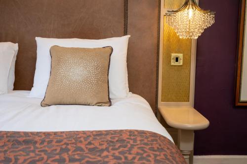 Cross Hands Hotel by Greene King Inns - image 2
