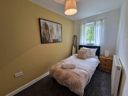 Charming 2 BedRoom Tredegar Gem. Sleeps 4