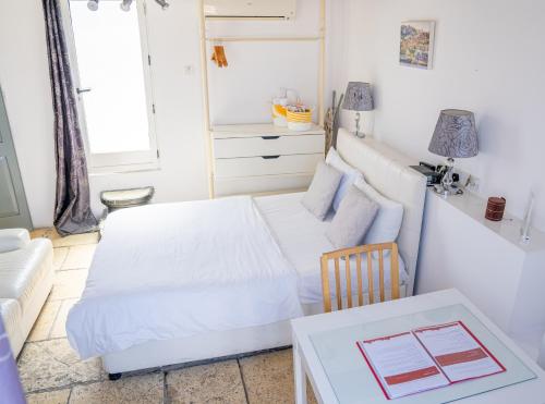 Vallettastay Skyline Sea View Studio - image 11