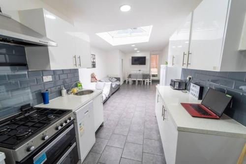 Studio close to Selly Oak train station, Birmingham (fotografie 7)