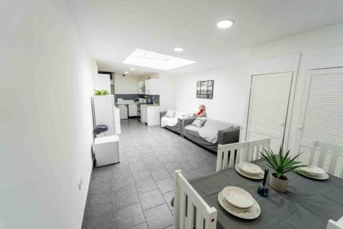 Studio close to Selly Oak train station, Birmingham (fotografie 5)