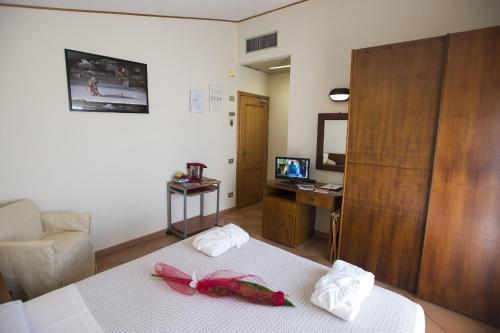 hotel-miralaghi