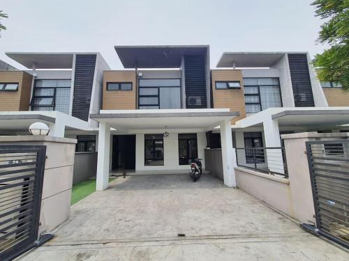 2 storey house at U12 Shah Alam