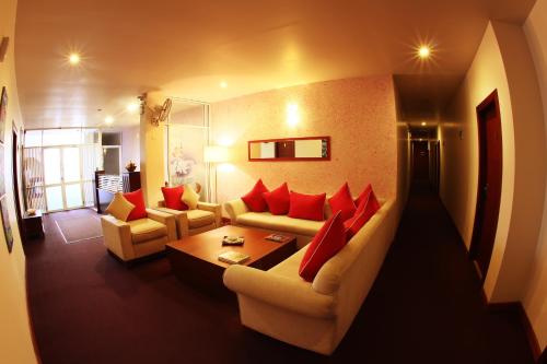 Opulent River Face Hotel in Nawala Area
