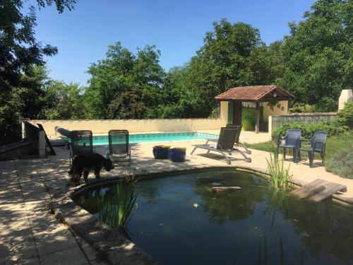 Comfortable 3-bed/3-bath holiday home with heated pool and large garden - Loubès-Bernac