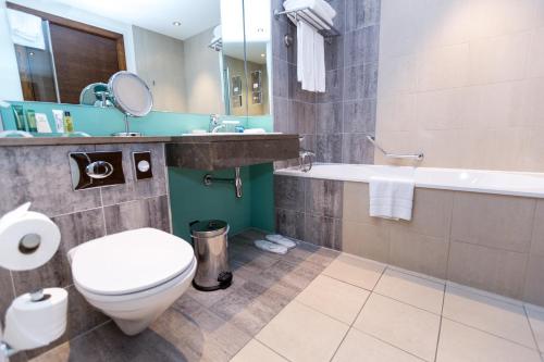 room detail thumbnail 2