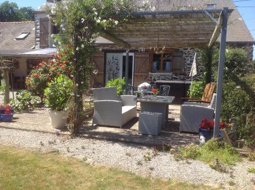 Viesnīcas āriene, First floor apartment in rural Brittany in Rohan ciems
