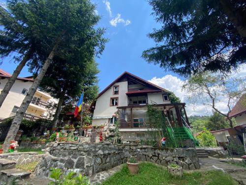 المرافق, Vila Mara Busteni in Poiana Tapului