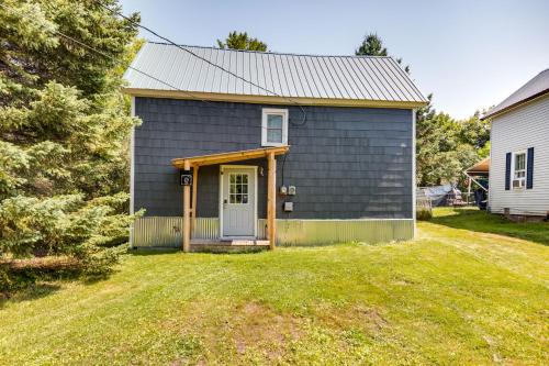 . Pet-Friendly Michigan Getaway with Porch and Kayaks!
