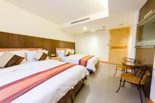 Superior Quadruple Room image 4