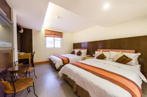 Superior Quadruple Room image 7