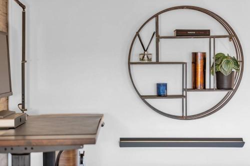 Sol Docklands - Unique 3 Bedroom Loft, Infinity Pool, Gym, Free Parking and Free Trams