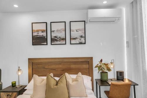 Sol Docklands - Unique 3 Bedroom Loft, Infinity Pool, Gym, Free Parking and Free Trams