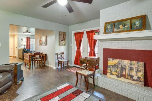 Cozy Norman Home 4 Mi to Oklahoma University! in Norman, USA