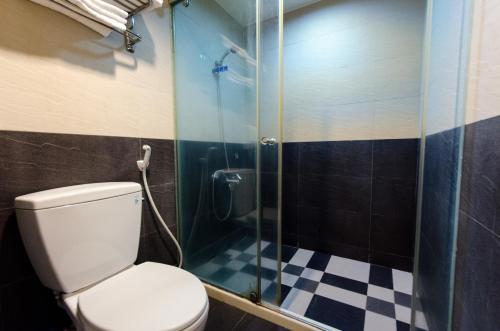 Quadruple Room with Balcony and Sea View image 8