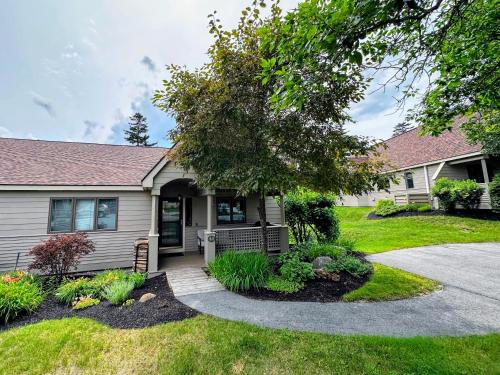 FV44 tastefully updated single level with AC, WiFi in Bretton Woods, USA