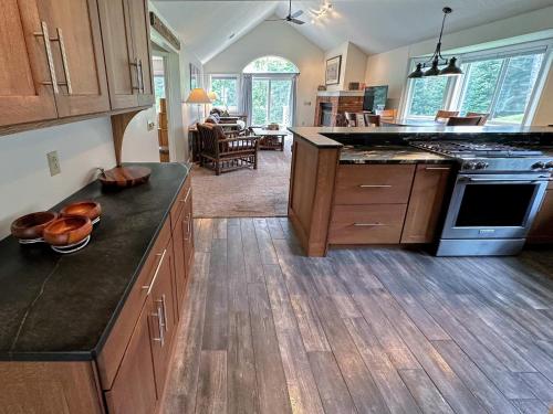 FV44 tastefully updated single level with AC, WiFi in Bretton Woods, USA