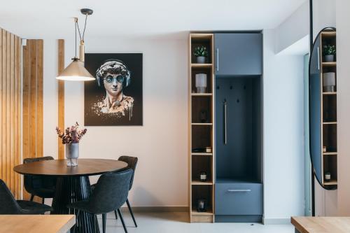 2 bedrooms, 3 beds