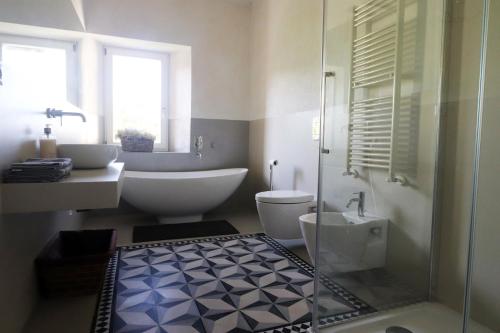 Dušš, B&B Tricudai in Agliano Terme