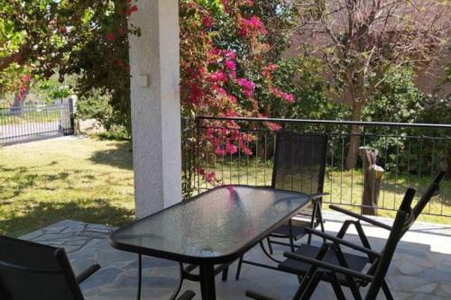 편의 시설/서비스, Greek village life by the sea in 마라티아스 (포키스)