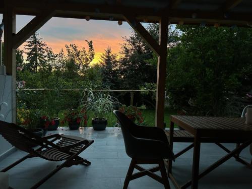 Kert, Kisvirág Vendégház (Kisvirag Vendeghaz) in Balatonvilágos