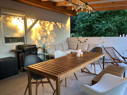 Létesítmények, Kisvirág Vendégház (Kisvirag Vendeghaz) in Balatonvilágos