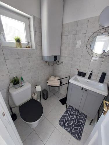 Bathroom, Margit Haz in Nemesbukk