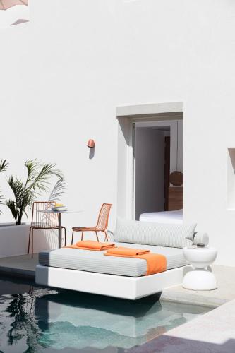 Viva Nove Suites - Tap to explore photos
