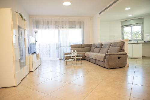 Facilities, SEA & BUY in Hadera