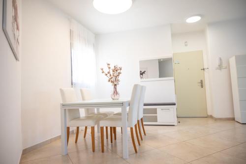 Facilities, SEA & BUY in Hadera