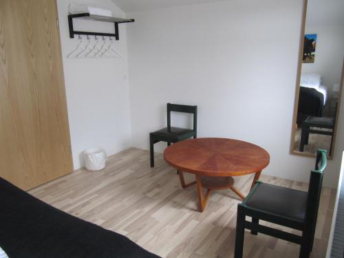 Grand-Inn Bar and Bed - image 2