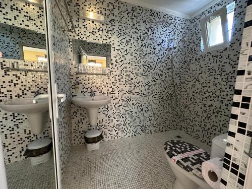 Double Room image 8